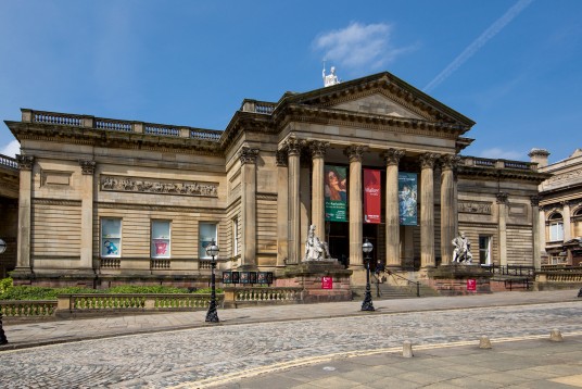 Walker_Art_Gallery_Liverpool_fountain