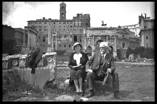 Mucha and his wife Maruška in Rome, c.1920